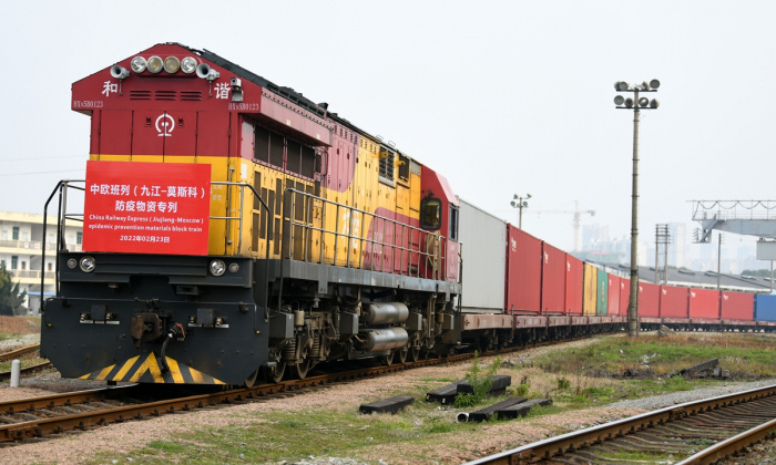  The Chinese government has supplied locomotives for the new railway through Uzbekistan 